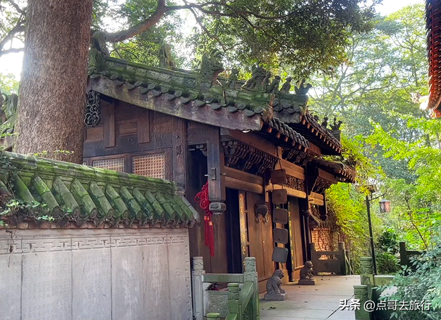成都最不可低估的寺庙，金碧辉煌，充满皇家气度，公交可直达！