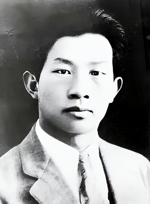 西山拜谒聂耳墓