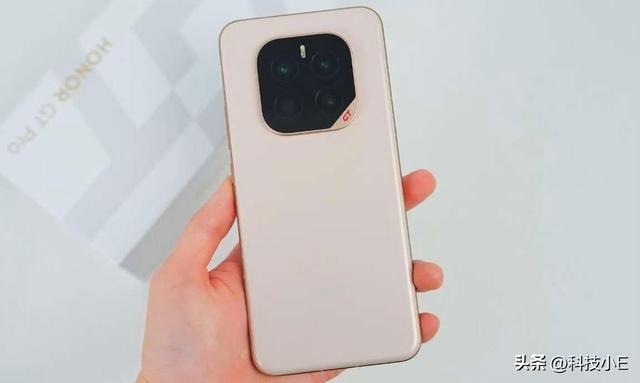 荣耀最具性价比的旗舰机，骁龙8至尊版+7200mAh，512GB国补后更香