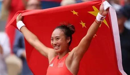 李娜没想到，郑钦文受邀观礼阅兵不到30天，竟再令所有人刮目相看