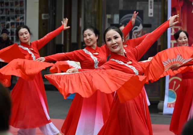 四川内江：舞韵迎新
