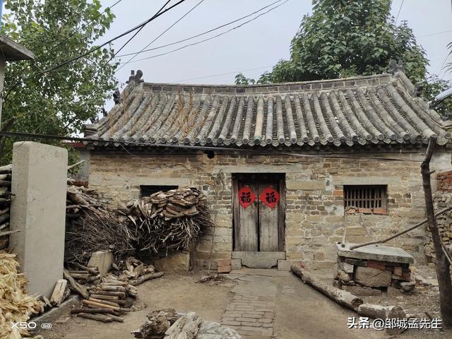 山东邹城的这个村庄可不得,村庄有座关帝庙。