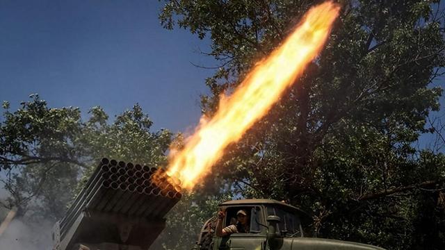 俄军晒年度战绩，一年拿下乌克兰300处地盘，乌军接死令年前决战