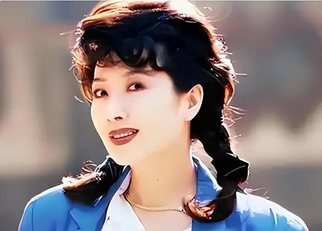 权色交易、陪睡上位，她压根不沾边	，简直是娱圈的一股“清流”