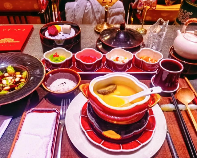 一文深度讲解人民大会堂和钓鱼台国宾馆：吃一顿国宴要多少