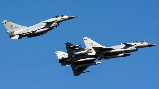 苏-34交付北非！俄罗斯不顾前线需求，也要将中国战斗机挤走？