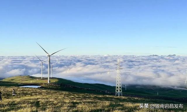 云游草原·乐享宕昌丨打卡宕昌草原，风车云海皆是诗