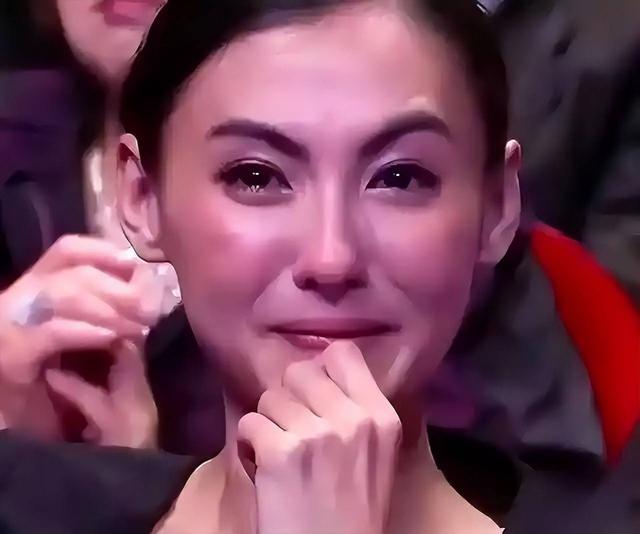 陪玩陪睡只是冰山一角，认干爹，舔手指	，拜高踩低，实在荒唐！