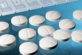 阿奇霉素不能乱用？医生劝告：这个药千万不要和止咳药一起用图片