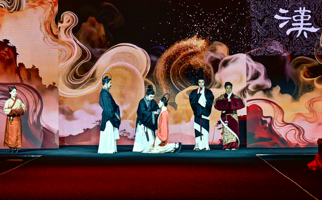 副中心开启少儿时装周！AI汉服大秀+VR体验，还有亲子工坊