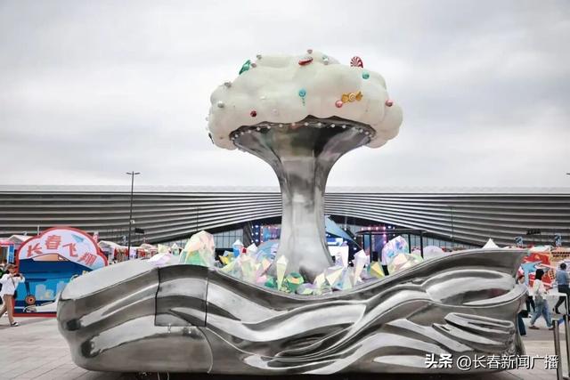 国潮花车巡游： 流动舞台演绎城市故事