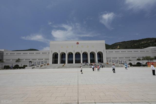 我是铜川人，去了延安和榆林，实话实说：这俩陕北名城差异真不小