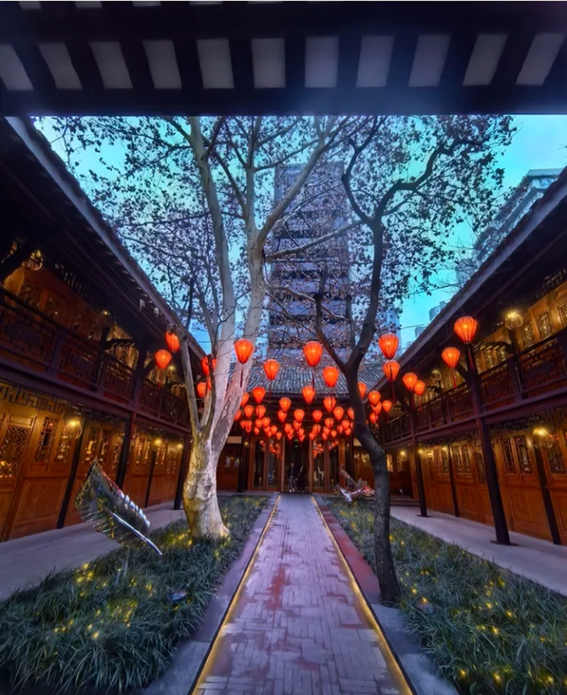 再临成都 | 舌尖川味与太古夜色