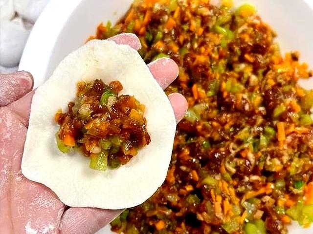秋天包饺子，这个馅可劲吃，有菜有肉营养丰富，鲜嫩好吃！