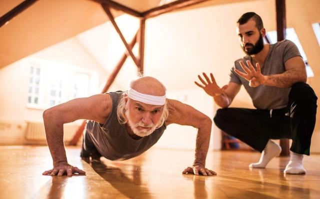 学医后才明白，稳定血糖最好的运动，不是快走慢跑，而是这个