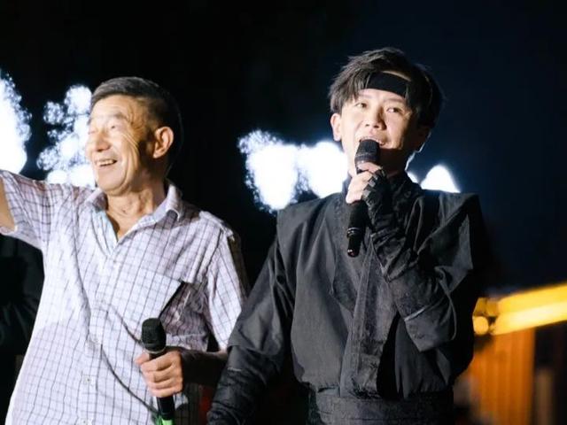 炭花舞“水形态”亮相齐云山！横江上演千年浪漫｜皖美夏日