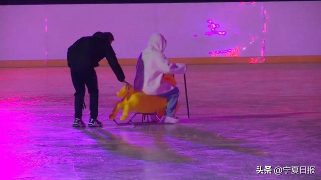 银川上新！“览山落日冰场”试运营