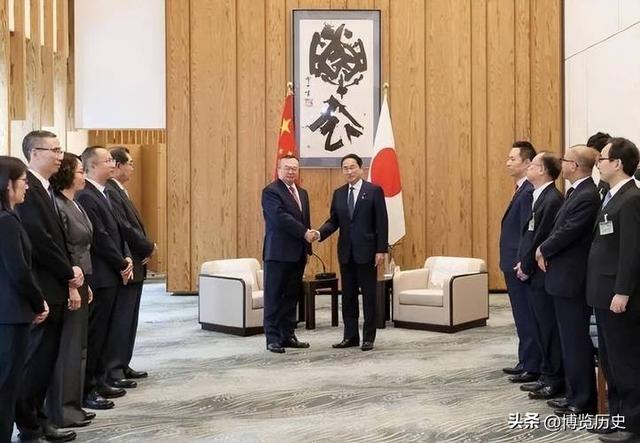 日本外务省高官紧急访华：比起替高市灭火	，他有更急的事要找中国