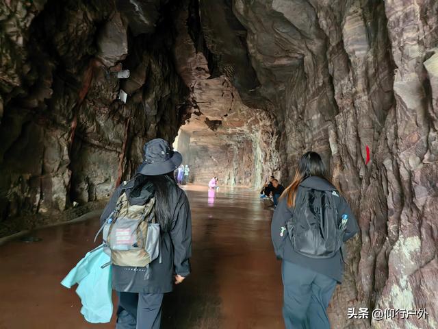 南太行D5万仙山景区郭亮村挂壁公路