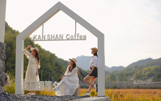 人人人车车车！富阳一地迎来大客流，太赚了！