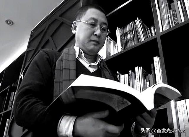 他当市长嫌工资低，辞职去“捡破烂”，捡到80亿财富非要上交国家