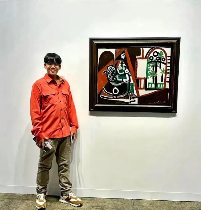 李嘉欣带儿子购物！14岁许建彤又高又壮样貌大变，留学后帅气不少