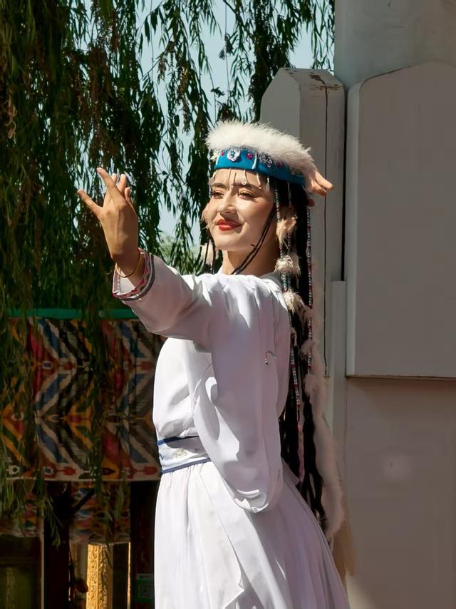 “今天的新疆不一般！”海外华文媒体齐赴新疆，走访当下盛景