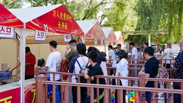 石景山游乐园中秋藏王炸：22 米纸龙“缠”月亮，项目玩到爽！