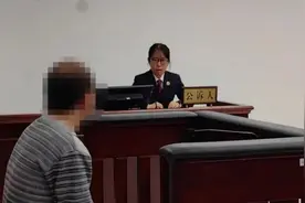 情侣租房，52岁房东潜入房间安摄像头偷拍！“为了寻求刺激”，因非法侵入住宅被判刑图片