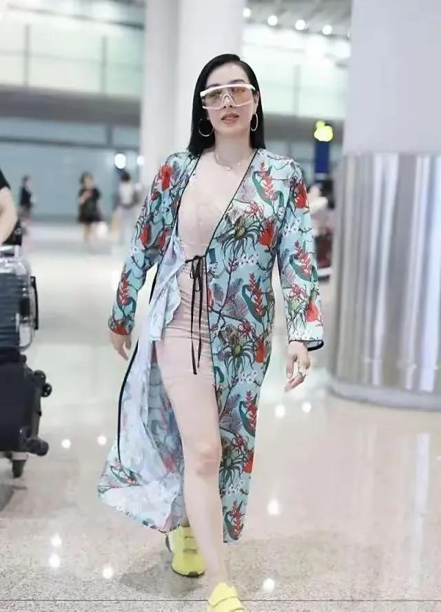 钟丽缇到底是怎么了?穿成这样就出门了?看起来还真是一言难尽啊