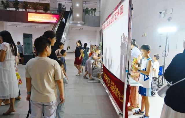 气球雨、逛大集、延时开放……日照非遗夜市2.0来了！