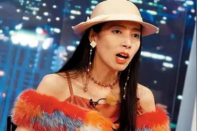 许纯美：花2亿养情人，自称美过侯佩岑，是大小S怕的女人图片