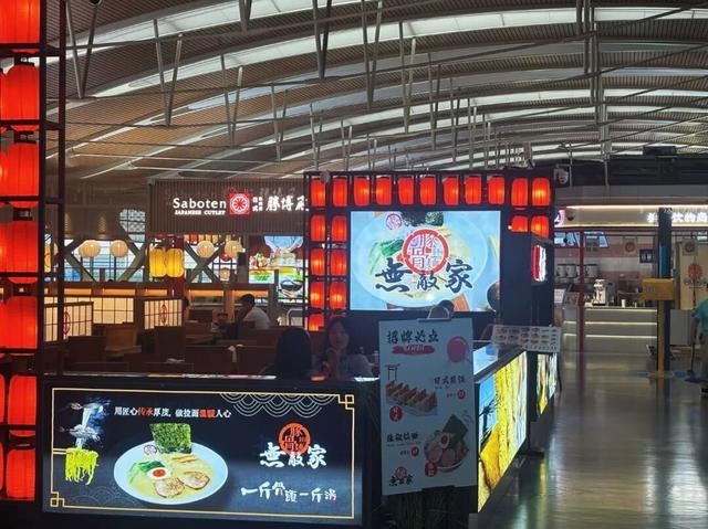 花1000块睡机场，是智商税还是人间值得？
