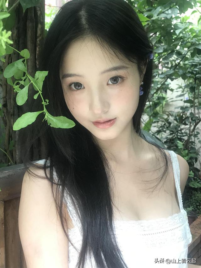 北京校花，颜值惊为天人 这堪称上帝吻过的容颜 美的发光！