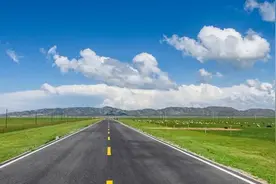 道路交通安全法实施20周年：历经三次修订，织密出行安全保障网图片