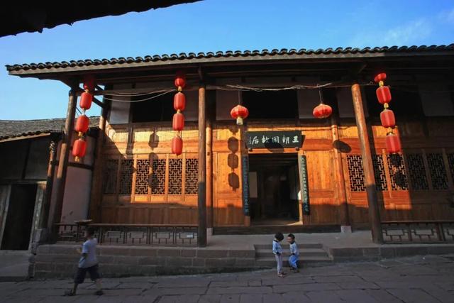 避开人潮！吐血整理15个国庆周边游宝藏地，人少景美耍法多，假期出游看这篇就够！