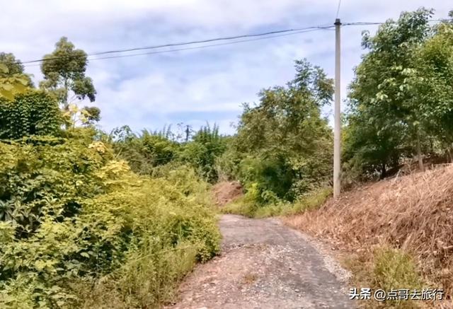 成都龙泉山被冷落的古场镇，街上空无一人，美食诱人被严重低估！