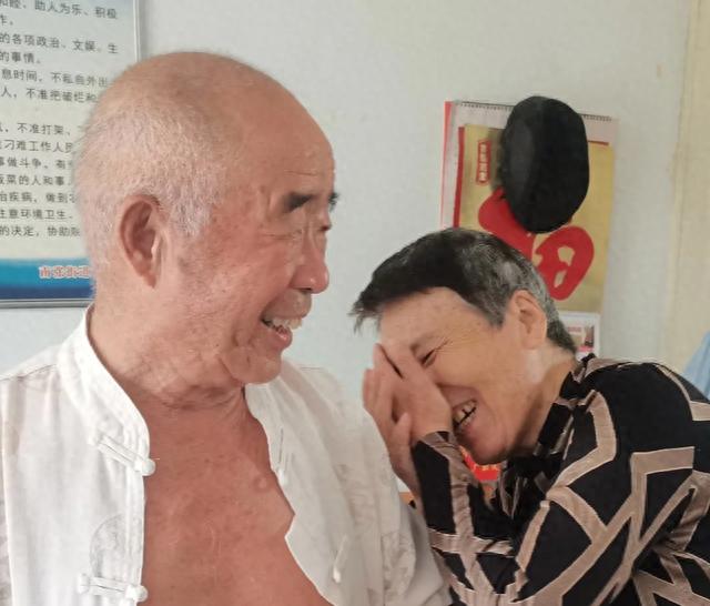 浓浓爱洒敬老院 殷殷情暖老人心