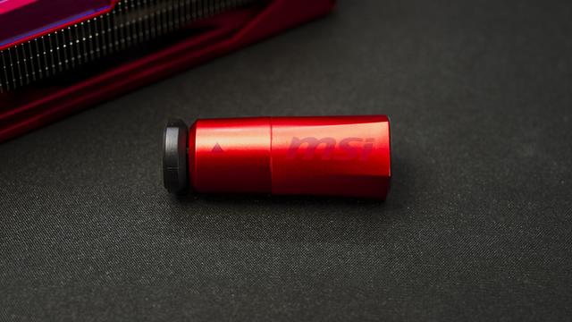炽烈红韵·魔龙觉醒：微星RTX 5070 Ti魔龙姬限定版开箱实测