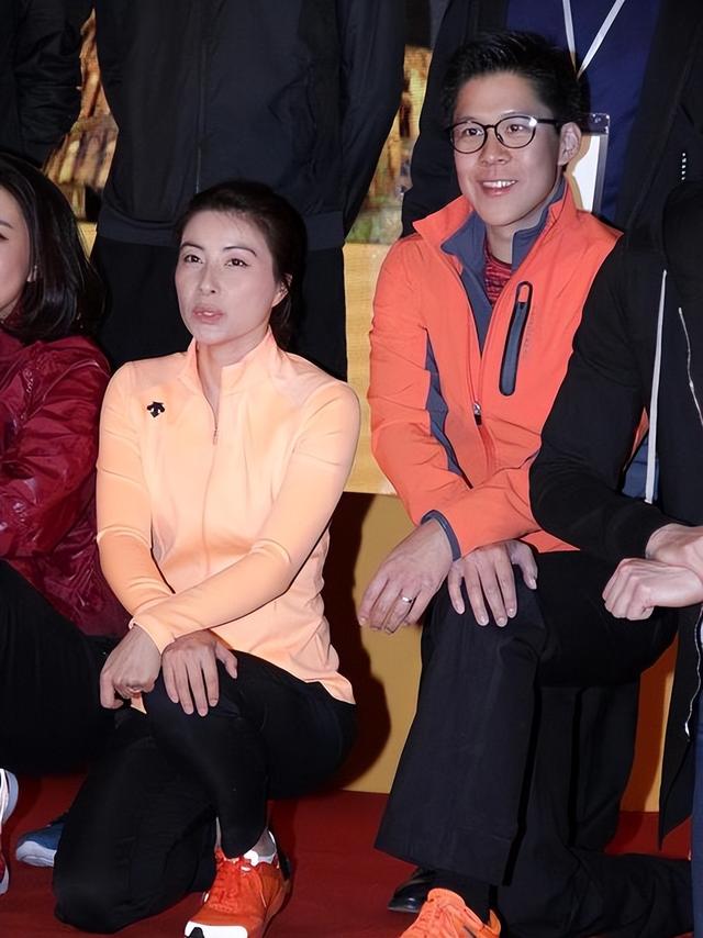 摊牌了！结婚13年，郭晶晶再次迎来喜讯，原来霍震霆当年没说错