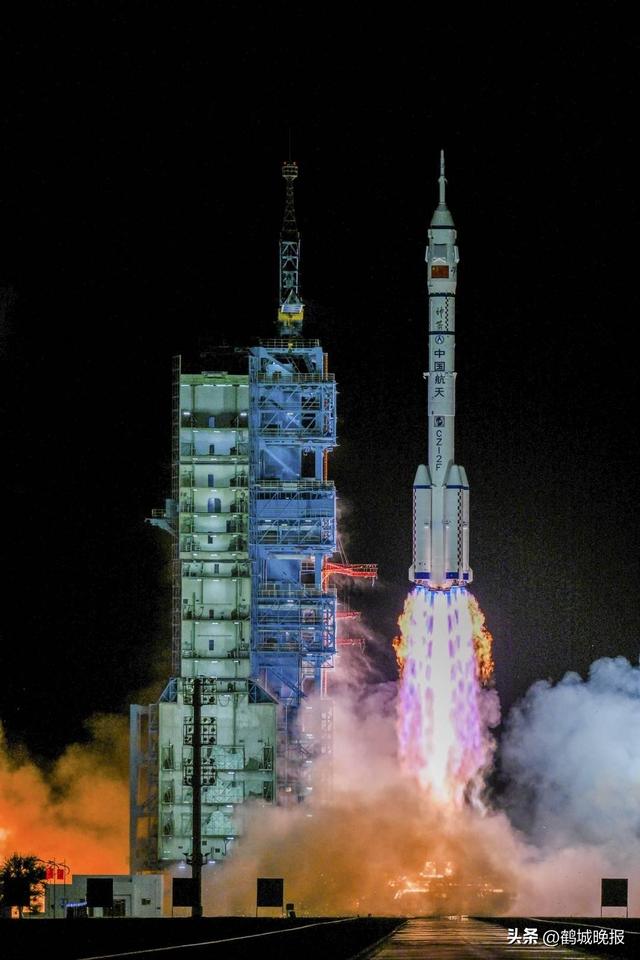 神舟二十一号 3.5 小时对接天宫，从 2 天到闪送，中国航天咋这么牛？