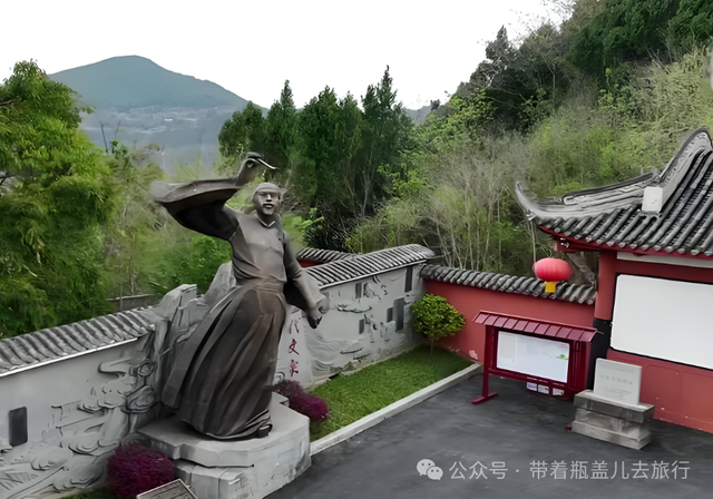 白酒流水线旁挖出恐龙蛋？四川这个县级市，竟把侏罗纪塞进GDP