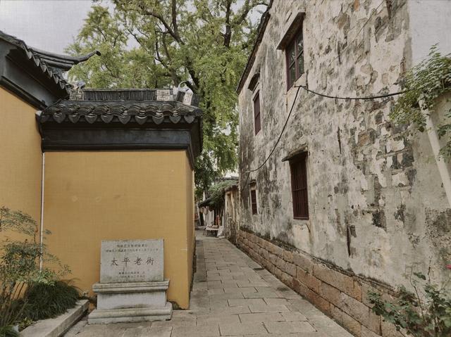 苏州城外淡若水墨的老街，如今有些寂寞冷清