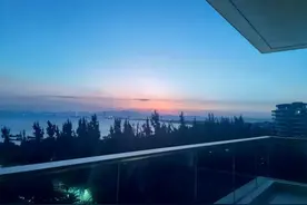 “价格降了一半，还是没人订”，三亚民宿凉了？图片