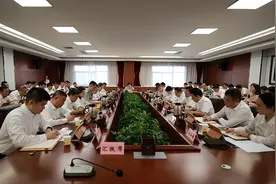 李彦侠主持召开富县委〔2024〕第13次常委会（扩大）会议图片