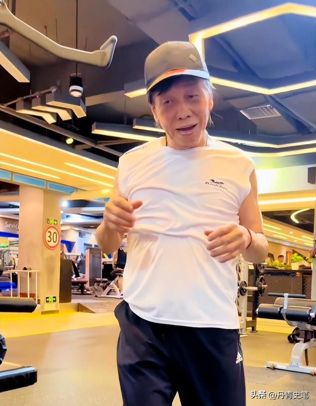 梁小龙去世早有预兆	，关门弟子爆料3个“不良爱好”，都是催命符