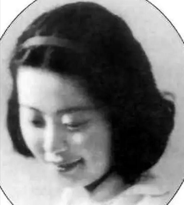 女叛徒随蒋叛逃台湾，1981年高调回国	，老同学一句话令她无地自容