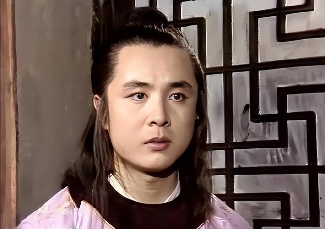 66岁“唐僧”徐少华，大肚腩撑紧西装，和“大脚娘”迟蓬梦幻同框