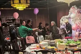霍中妍庆8岁生日！霍家在大同百年老店设宴，郭晶晶很有主母范儿图片