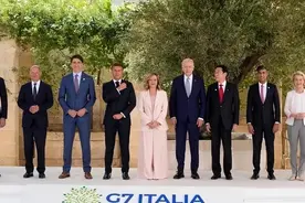 等不及俄倒下，德国专机飞向中国，2道挑战书已下，中德贸易质变图片